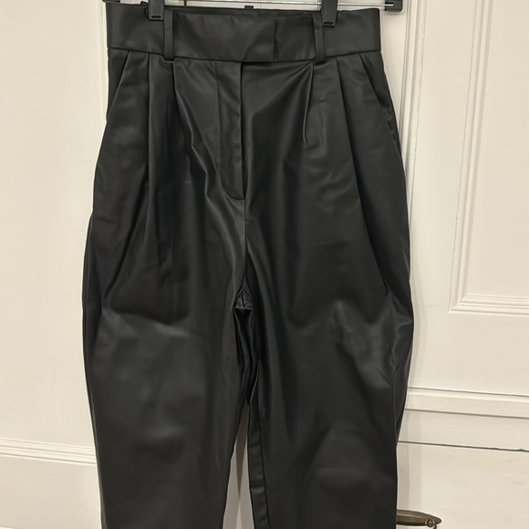 H&M FAUX BLACK LEATHER PLEATED HI WAIST MOM PANTS SZ 4P - Picture 2 of 6